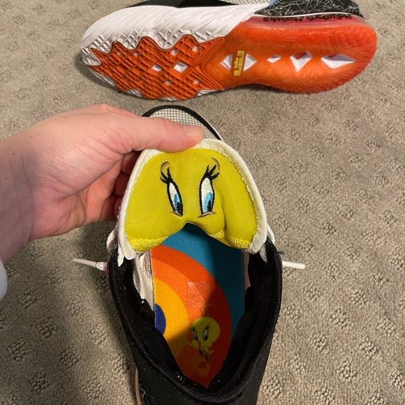 Space Jam x Lebron 18 low Sylvester x tweety - Picture 5 of 10